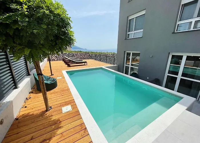Cozy Seaside Apartment With Private Pool & Terrace