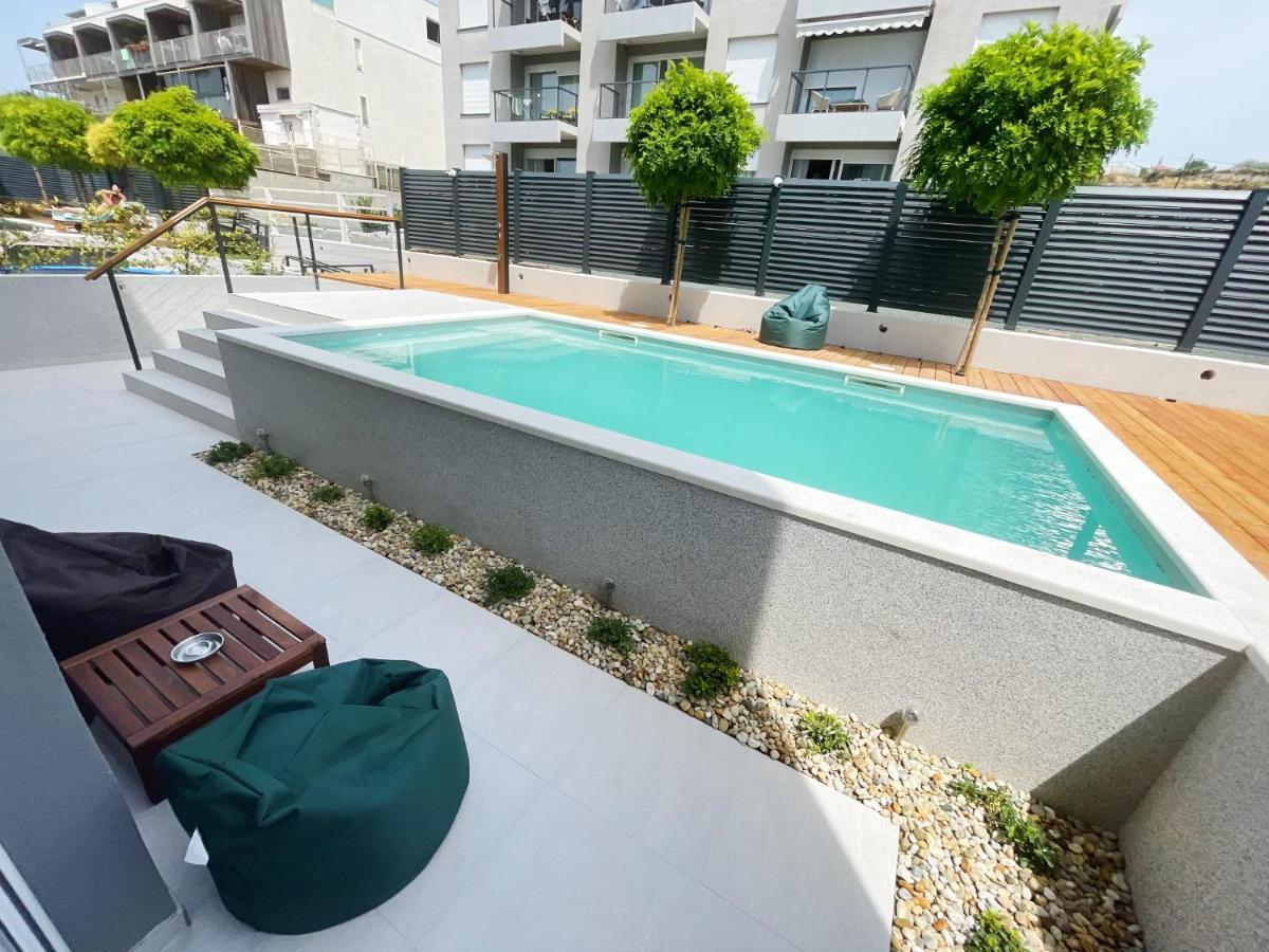 Cozy Seaside Apartment With Private Pool & Terrace